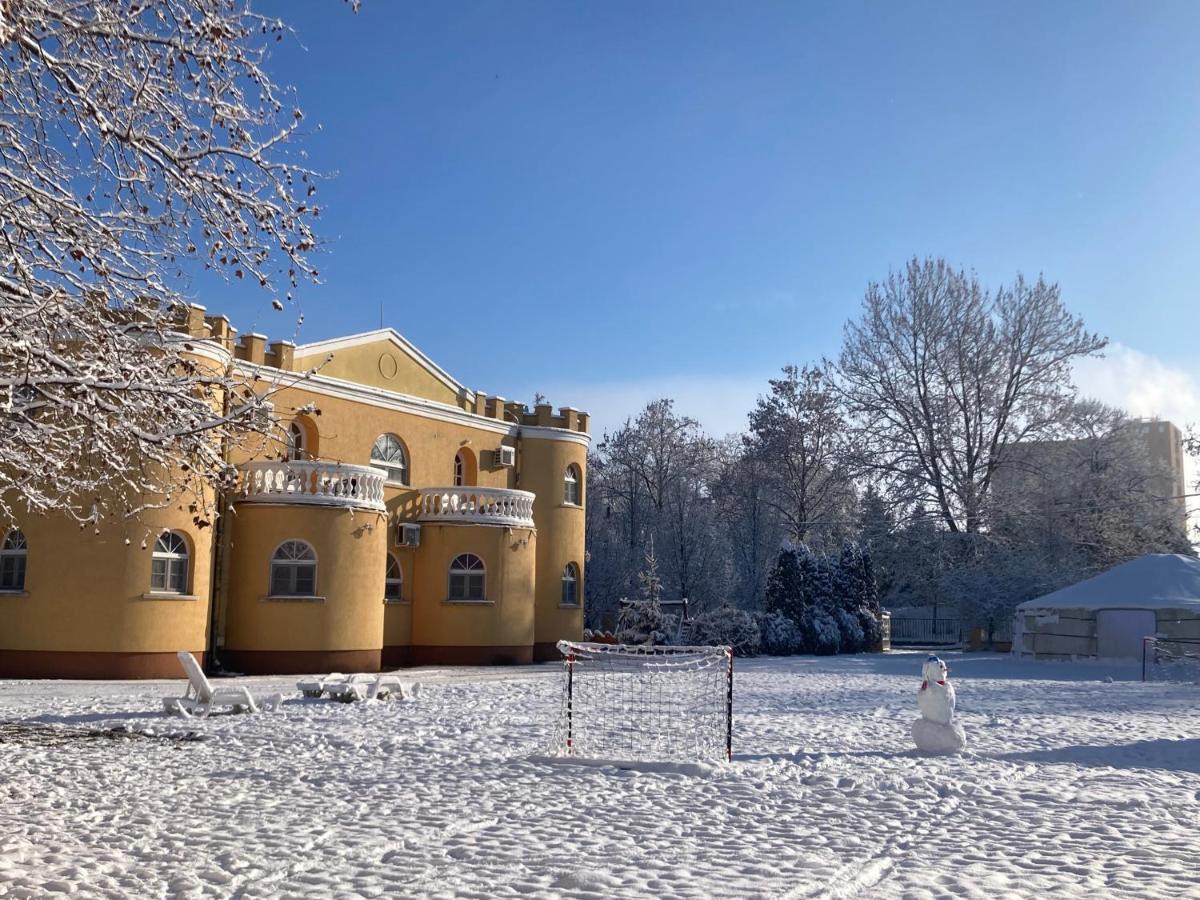 Hotel Kastely Panzio Hajdúszoboszló Exterior foto
