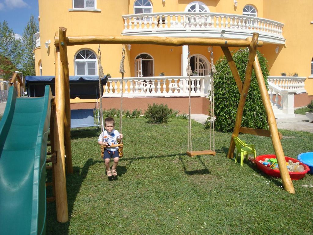 Hotel Kastely Panzio Hajdúszoboszló Exterior foto