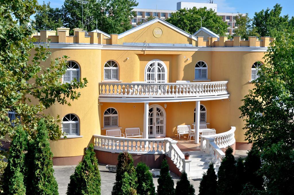 Hotel Kastely Panzio Hajdúszoboszló Exterior foto
