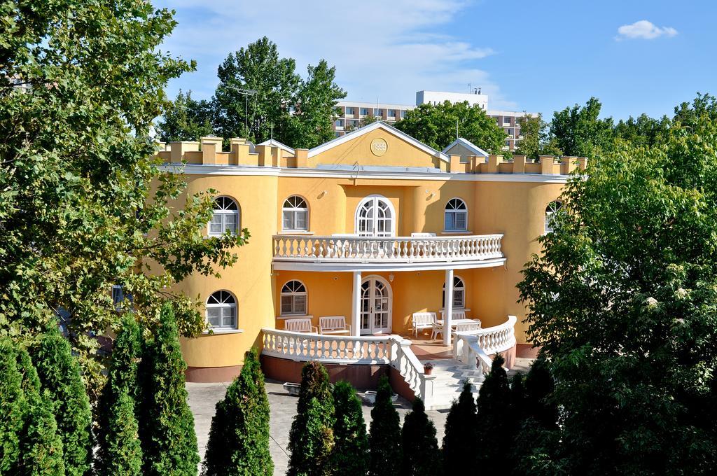 Hotel Kastely Panzio Hajdúszoboszló Exterior foto