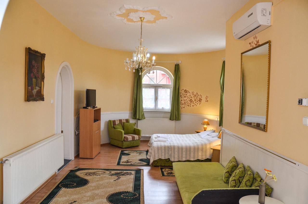 Hotel Kastely Panzio Hajdúszoboszló Exterior foto